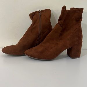 Old navy brown rust colored block ankle booties!